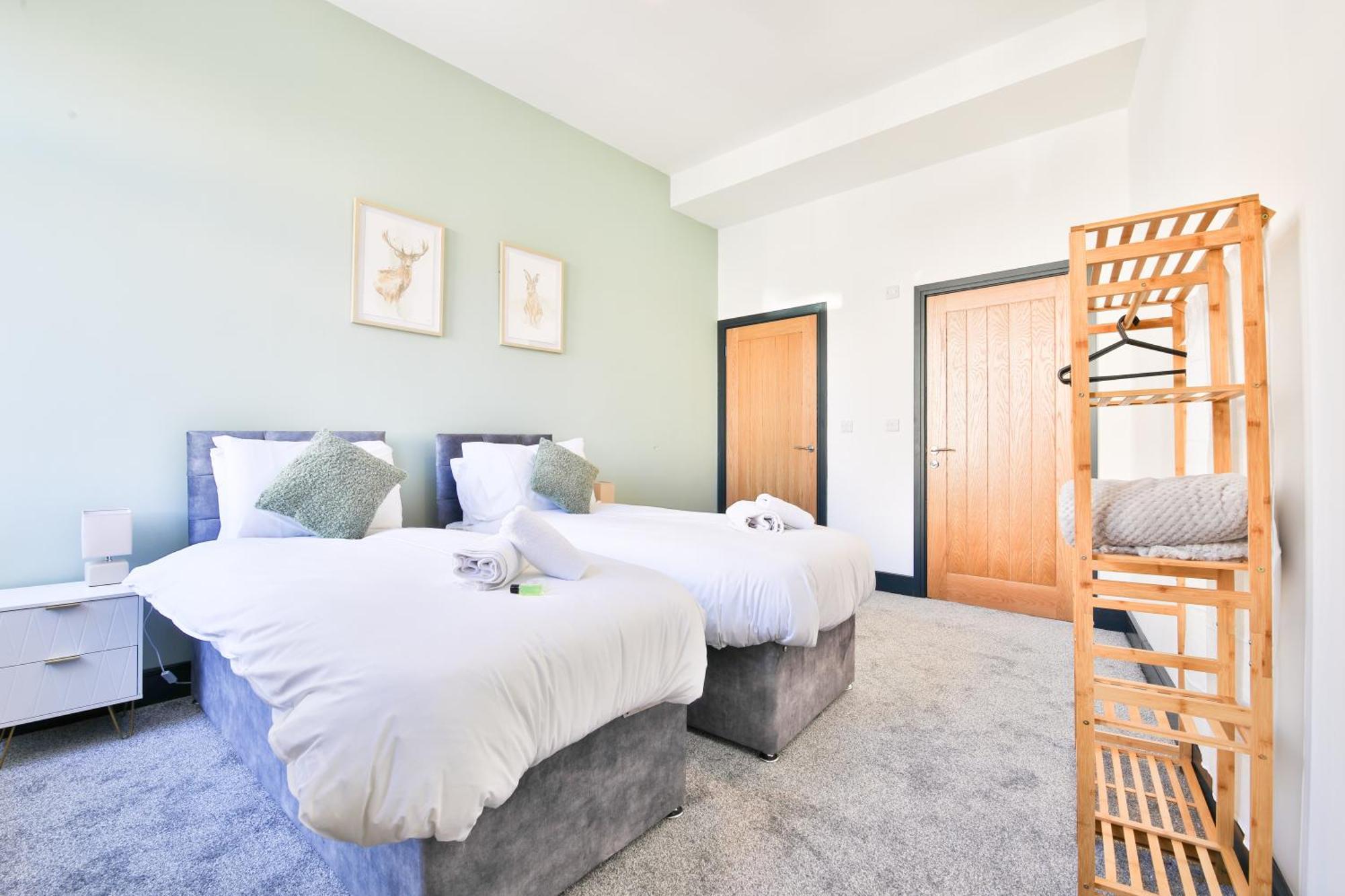 The Kingsway- 2 Bedroom Central Swansea Apartments By Stayright Extérieur photo