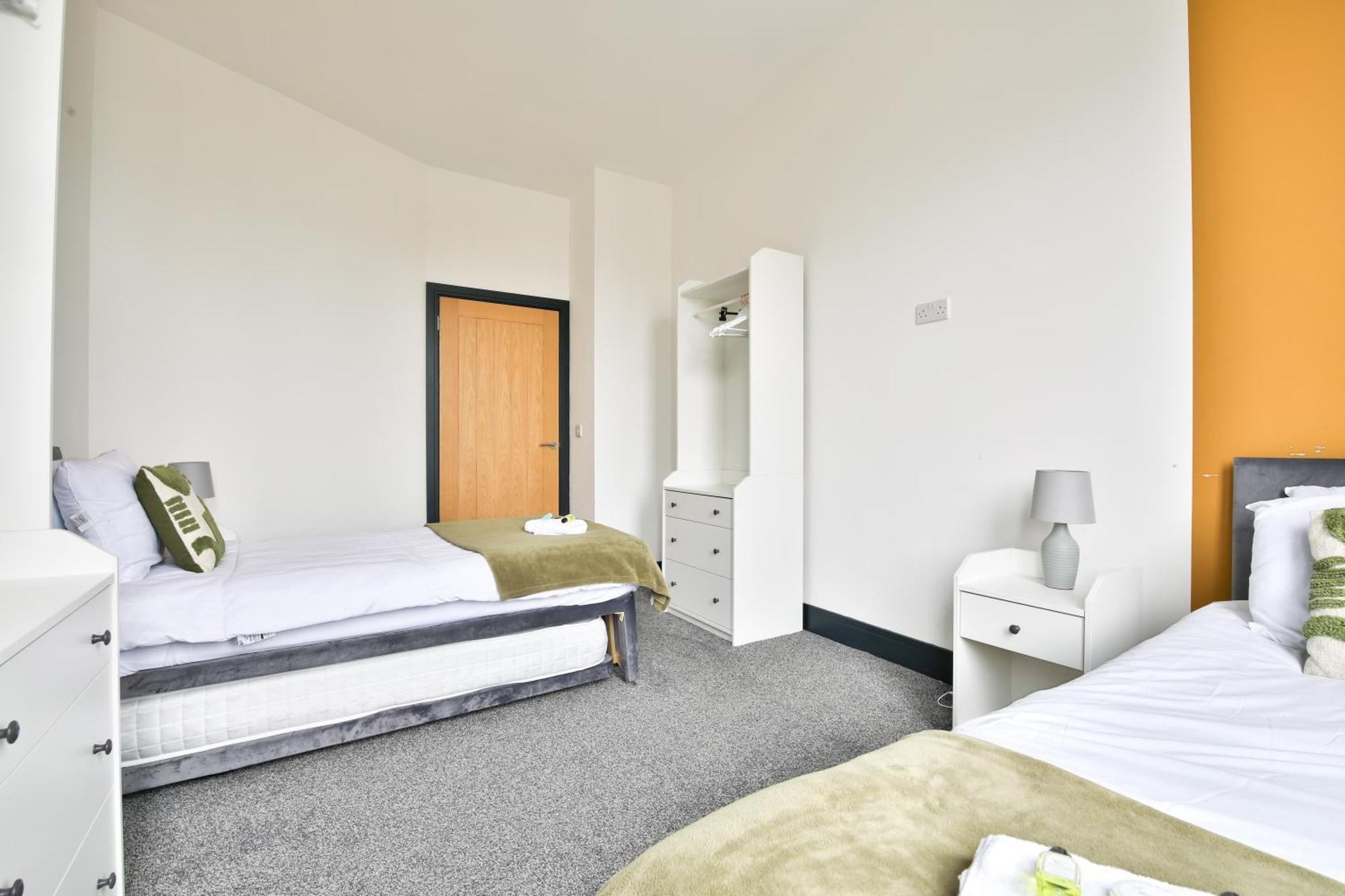 The Kingsway- 2 Bedroom Central Swansea Apartments By Stayright Extérieur photo