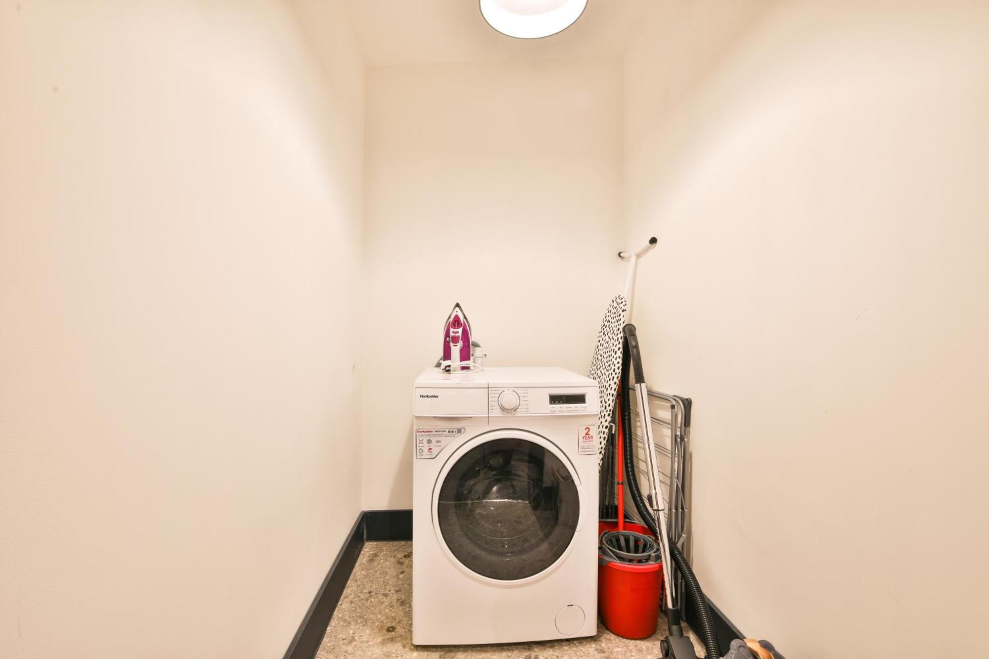 The Kingsway- 2 Bedroom Central Swansea Apartments By Stayright Extérieur photo
