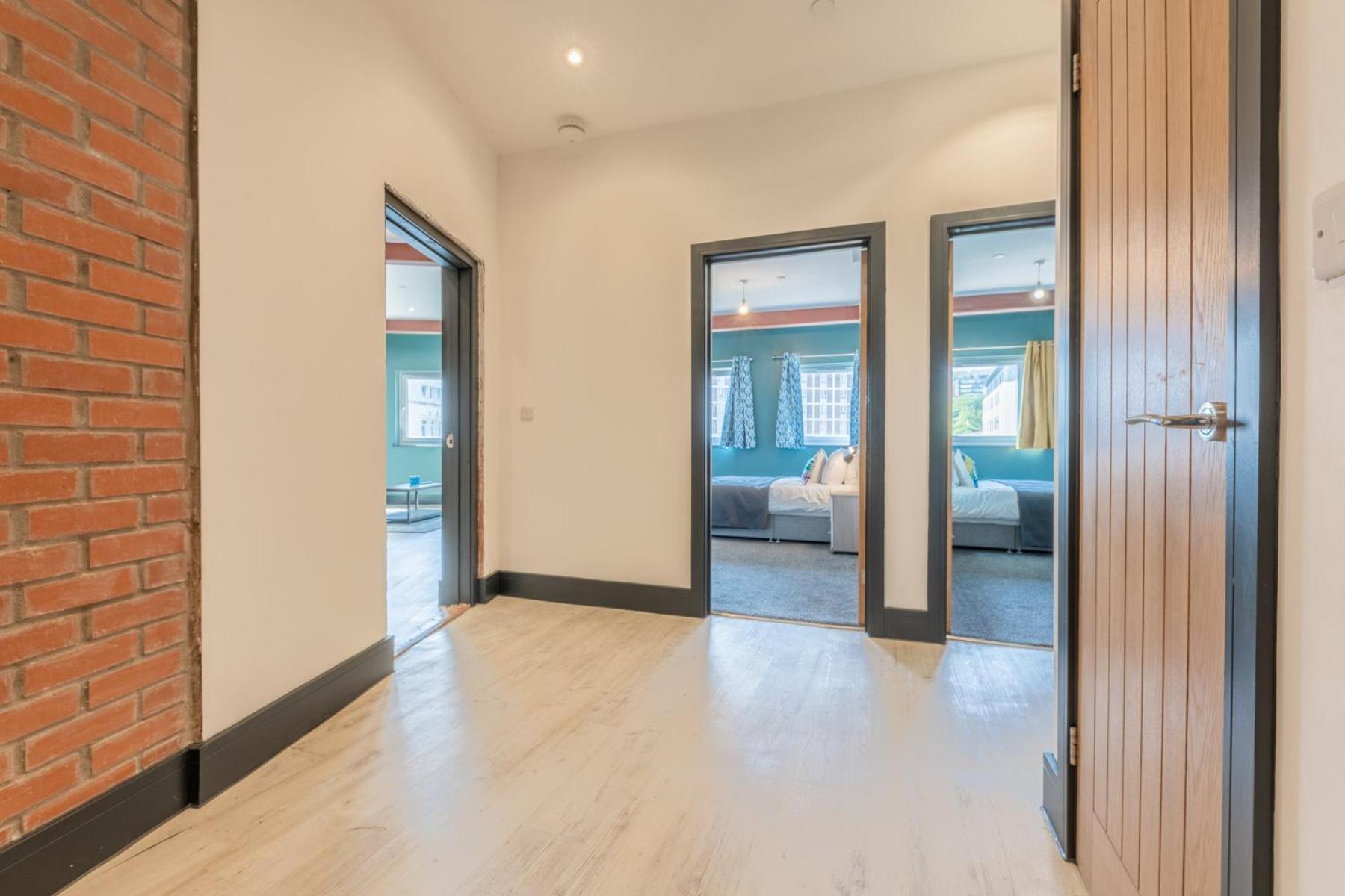 The Kingsway- 2 Bedroom Central Swansea Apartments By Stayright Extérieur photo