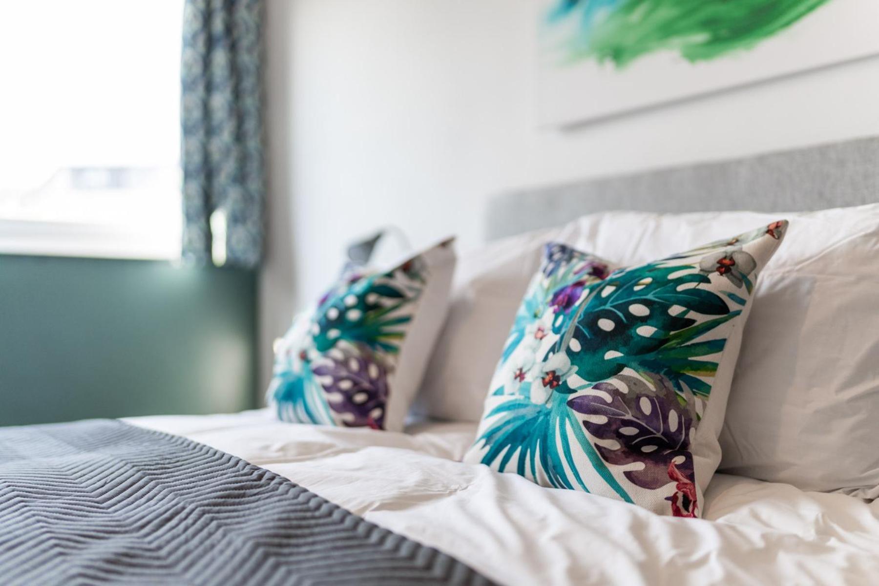 The Kingsway- 2 Bedroom Central Swansea Apartments By Stayright Extérieur photo