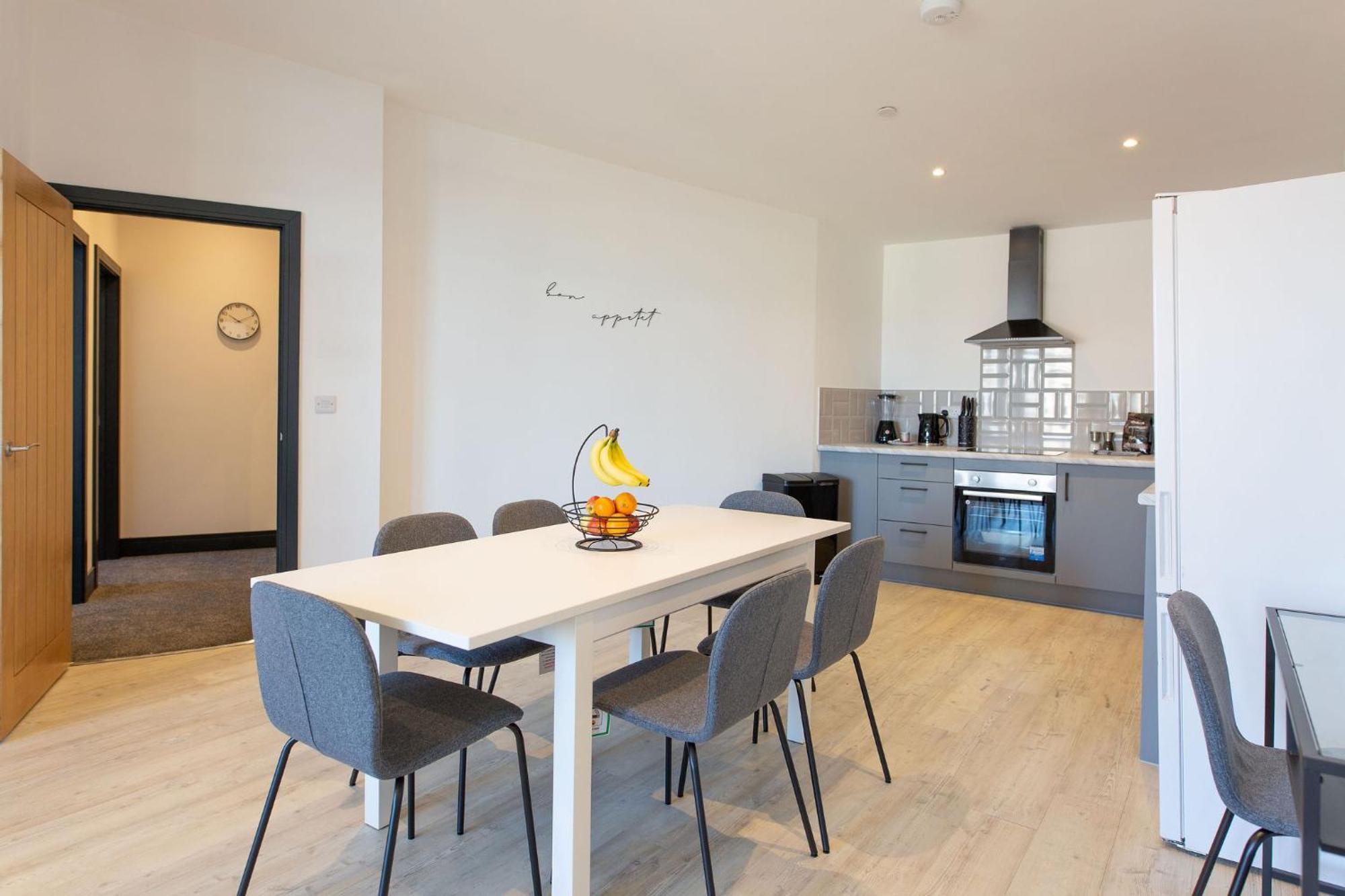 The Kingsway- 2 Bedroom Central Swansea Apartments By Stayright Extérieur photo