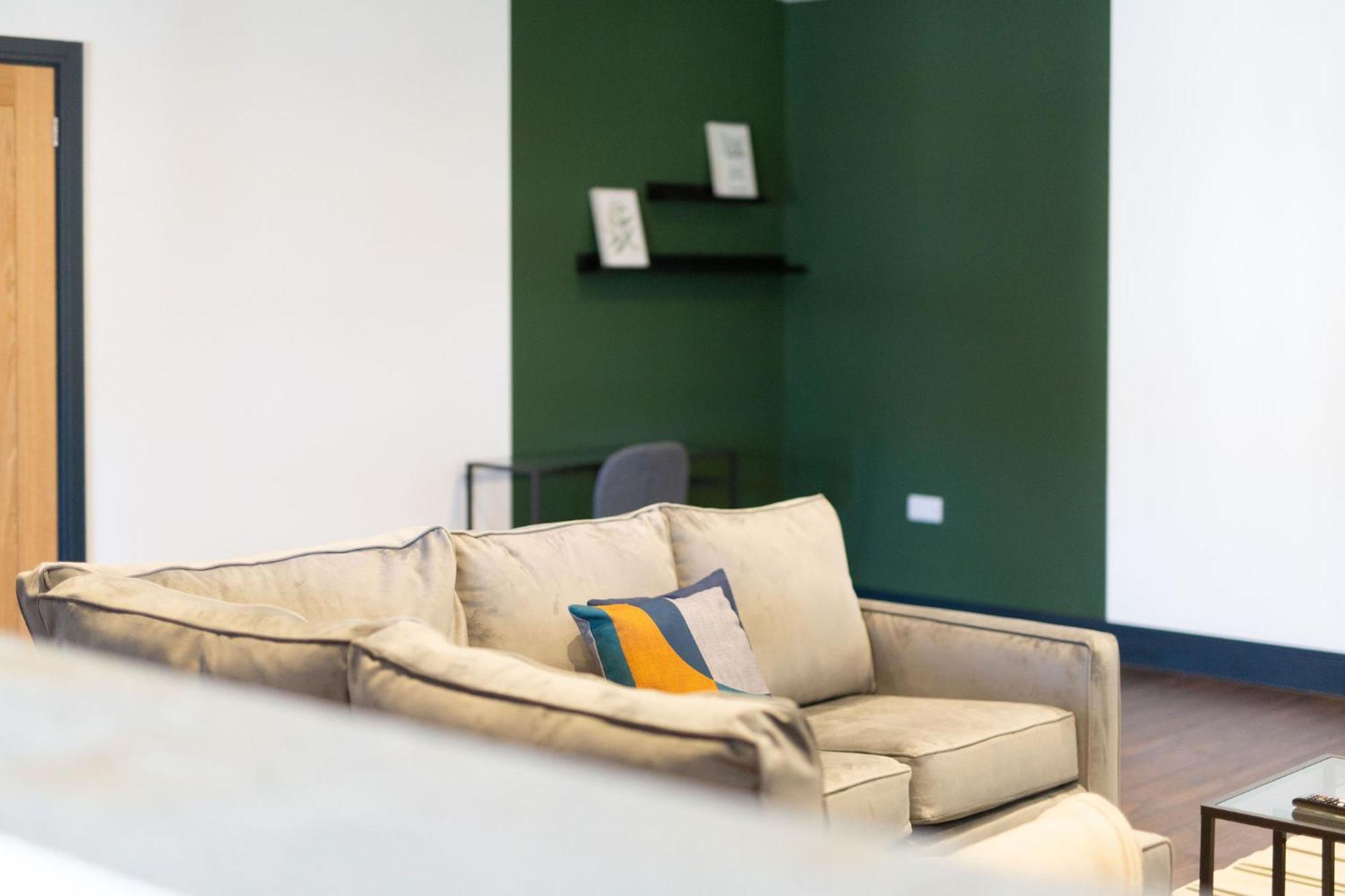 The Kingsway- 2 Bedroom Central Swansea Apartments By Stayright Extérieur photo